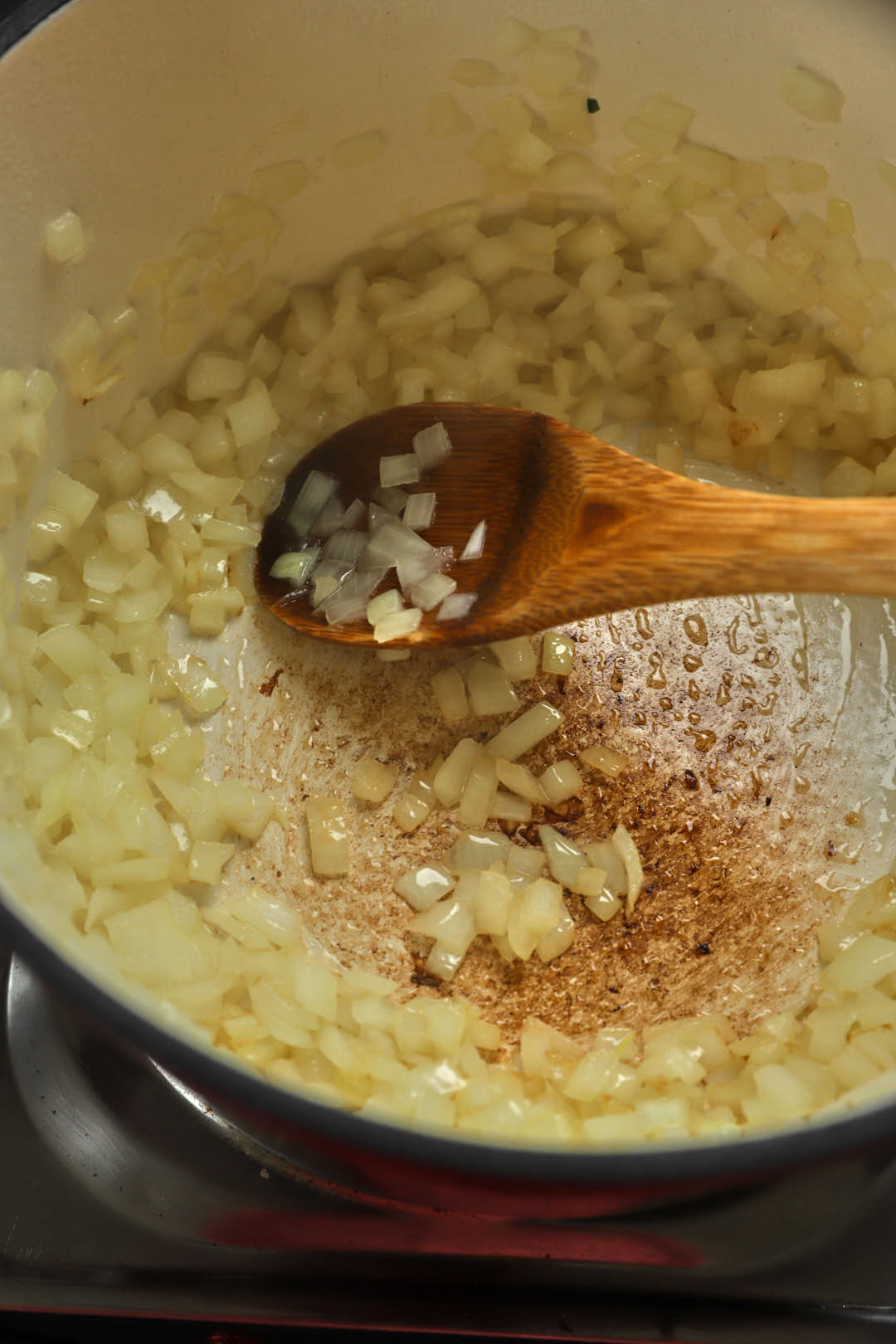 Ajouter l'ail et les légumes